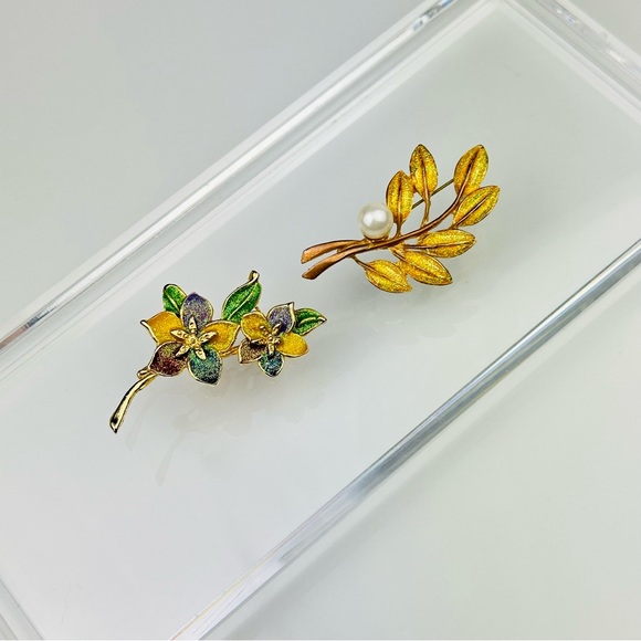 Vintage Two Floral Flower Leaf Glass Pearl Glitter Brooches - Picture 3 of 13